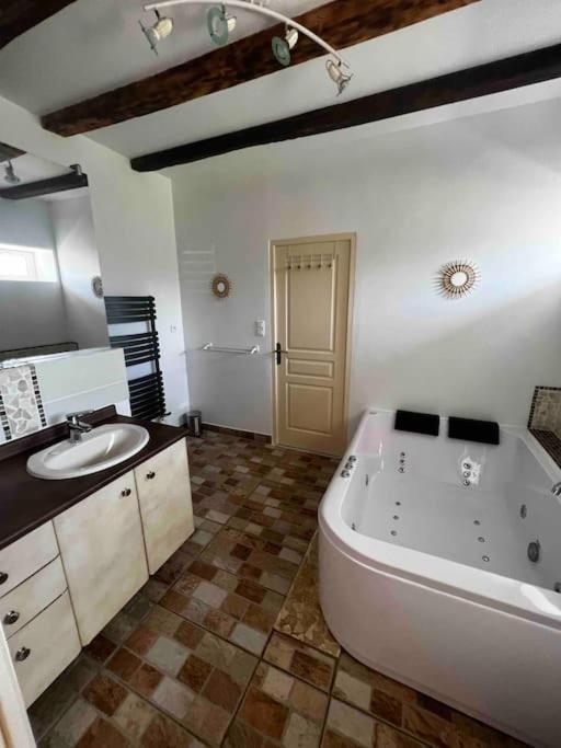 Longere Berrichonne, Calme Absolu, 13 Personnes Villa Saint-Pierre-les-Etieux Eksteriør bilde